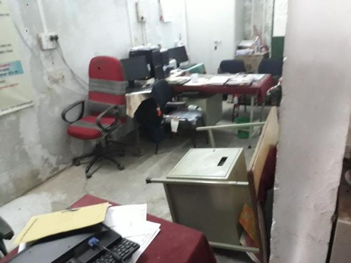 Two incidents of fighting in Wardha for water supply and sanitation in Wardha | वर्ध्यात पाणी पुरवठा व स्वच्छतेवरून नगरपरिषदेत हाणामारीच्या दोन घटना Two incidents of fighting in Wardha for water supply and sanitation in Wardha | वर्ध्यात पाणी पुरवठा व स्वच्छतेवरून नगरपरिषदेत हाणामारीच्या दोन घटना