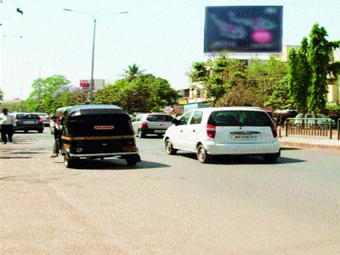  Gangapur road becomes dangerous; Massive transportation traffic | गंगापूर रस्ता बनला धोकादायक ; वाहतुकीची प्रचंड वर्दळ