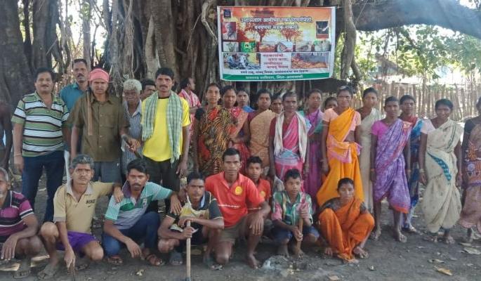 Tribal people took the Gram Sabha to save the forest | जंगल वाचवण्यासाठी आदिवासींनी घेतली ग्रामसभा