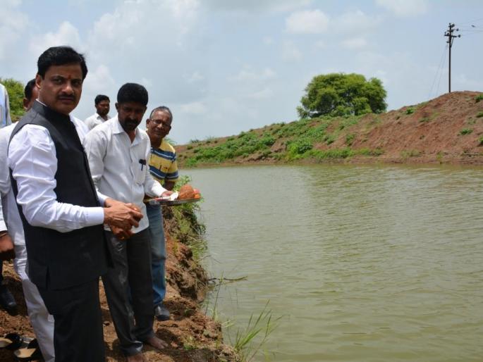 gurdian minister worship the water | पालकमंत्र्यांनी केले जलपुजन gurdian minister worship the water | पालकमंत्र्यांनी केले जलपुजन
