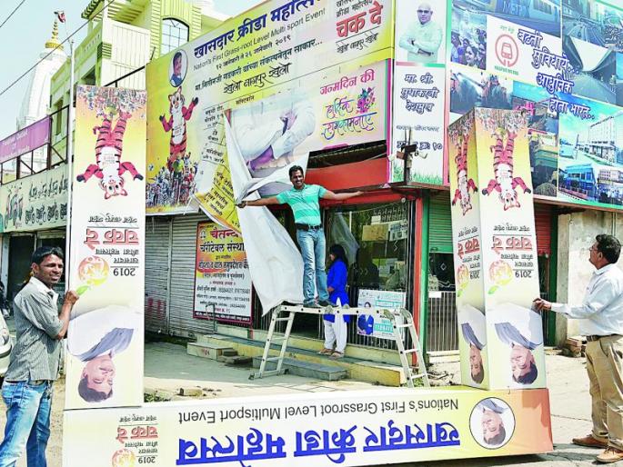 Four thousand flakes, one and a half thousand banners removed | चार हजार फ्लेक्स, दीड हजार बॅनर्स काढले