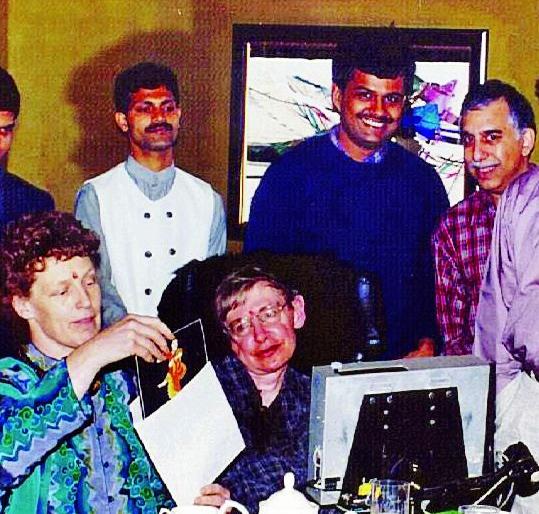 -When Stephen Hawking was present at the meeting ... | -अन् स्टीफन हॉकिंगला भेट अनावर झाली...