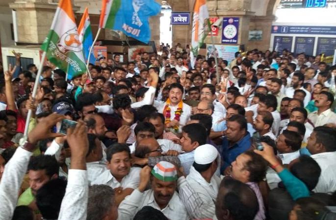 Gadkari is my elder brother, he will win by his blessings | गडकरी माझे मोठे बंधू आहेत, त्यांच्या आशीर्वादाने विजयी होणार Gadkari is my elder brother, he will win by his blessings | गडकरी माझे मोठे बंधू आहेत, त्यांच्या आशीर्वादाने विजयी होणार