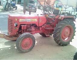 Illegal transport tractors seized | अवैध वाहतूक करणारे ट्रॅक्टर जप्त