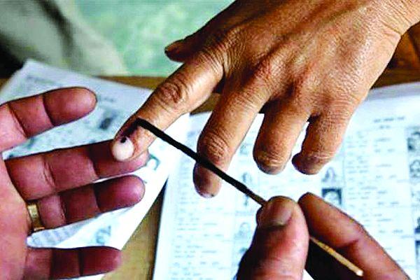 The average voting percentage in Nagpur is below 60 percent | नागपुरातील सरासरी मतदान साठ टक्क्यांच्या खालीच The average voting percentage in Nagpur is below 60 percent | नागपुरातील सरासरी मतदान साठ टक्क्यांच्या खालीच