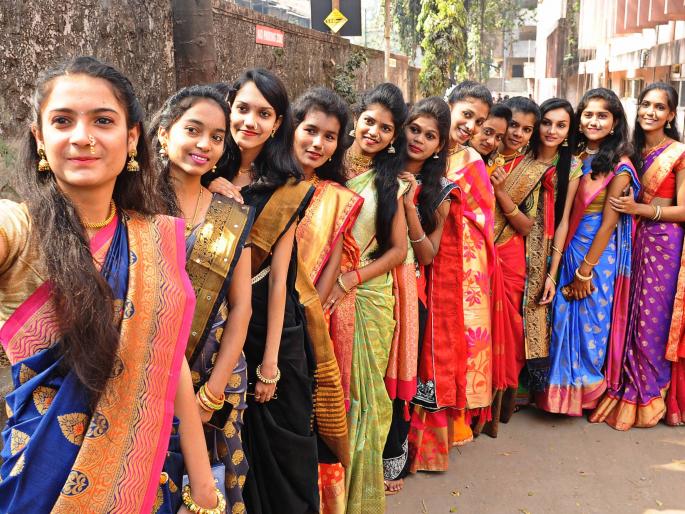 Traditional costumes represent Indian culture | पारंपारिक वेशभूषेतून घडले भारतीय संस्कृतीचे दर्शन Traditional costumes represent Indian culture | पारंपारिक वेशभूषेतून घडले भारतीय संस्कृतीचे दर्शन