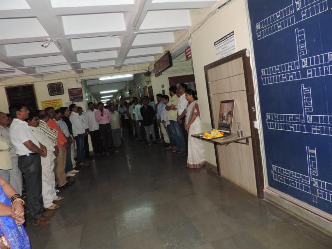 Thurarly Mane, Sunny direction ... Thajle tears and mute Bharatmata ... | थरारली मने, सुन्न झाल्या दिशा... थिजले अश्रू अन् नि:शब्द भारतमाता...