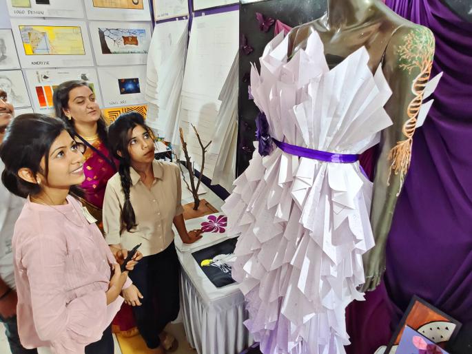 More than 3 artworks in Deccan's 'Anandabhadrai' exhibition | डेक्कनच्या ‘रचनाभद्राय’ प्रदर्शनात १५० हून अधिक कलाकृती