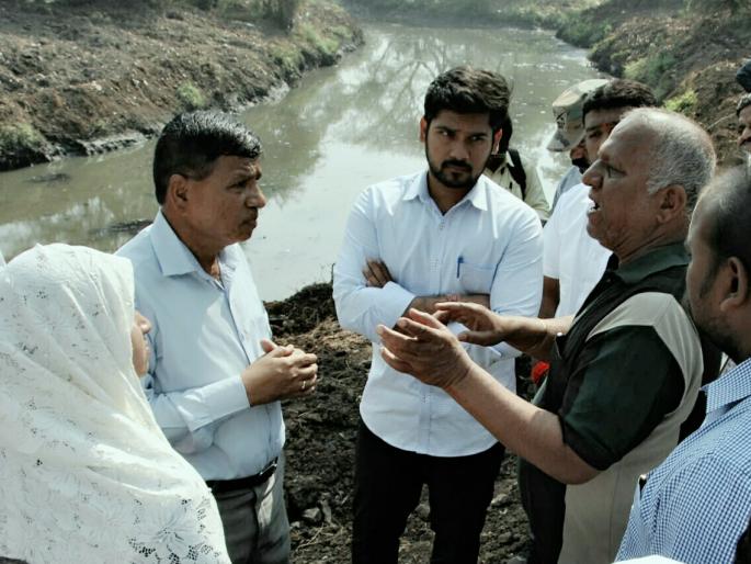 Protect contaminated sewage mixes into the river | नदीत मिसळणारे मैलामिश्रित सांडपाणी रोखा Protect contaminated sewage mixes into the river | नदीत मिसळणारे मैलामिश्रित सांडपाणी रोखा