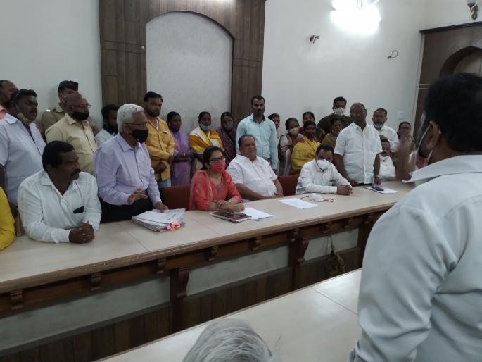 Resolve rehabilitation issues through coordination, Minister Mushrif's instructions to Municipal Corporation and peddlers | पुनर्वसन प्रश्न समन्वातून सोडवा, मंत्री मुश्रीफ यांची महापालिका व फेरीवाल्यांना सूचना Resolve rehabilitation issues through coordination, Minister Mushrif's instructions to Municipal Corporation and peddlers | पुनर्वसन प्रश्न समन्वातून सोडवा, मंत्री मुश्रीफ यांची महापालिका व फेरीवाल्यांना सूचना