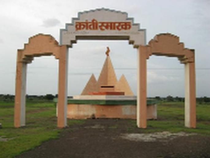 Bringing memories of the memories given to revolutionaries | क्रांतीस्मारकाजवळ दिला ऐतिहासिक स्मृतींना उजाळा Bringing memories of the memories given to revolutionaries | क्रांतीस्मारकाजवळ दिला ऐतिहासिक स्मृतींना उजाळा