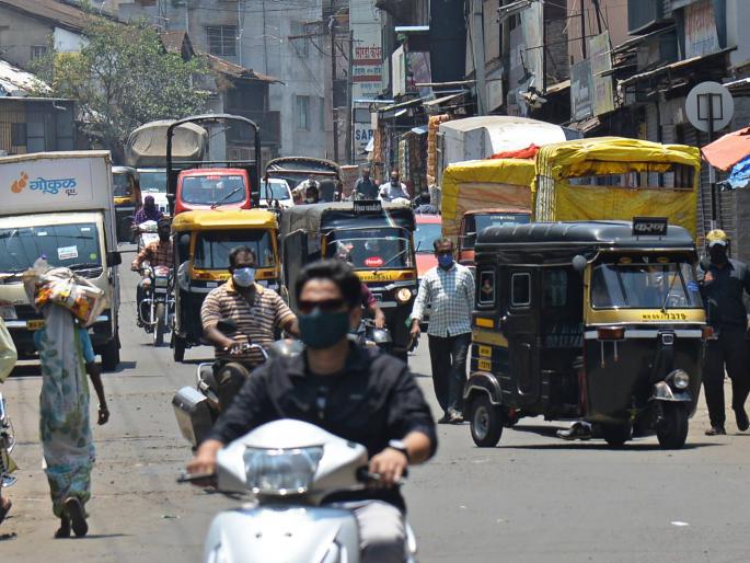 The shops are so closed, but the streets are crowded | दुकाने तेवढी बंद, रस्त्यावर मात्र वर्दळच
