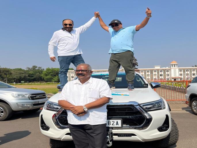 Two people from Kolhapur travel from Kolhapur to London by Fortuner car | ना विमान, ना रेल्वे, दोन दोस्तांचा 'कोल्हापूर टू लंडन' प्रवास थेट कारमधून.. Two people from Kolhapur travel from Kolhapur to London by Fortuner car | ना विमान, ना रेल्वे, दोन दोस्तांचा 'कोल्हापूर टू लंडन' प्रवास थेट कारमधून..