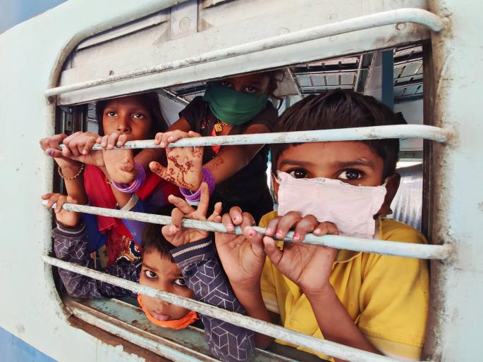 Corona Virus Lockdown: 25521 laborers leave Kolhapur today | CoronaVirus Lockdown : आजअखेर २५५२१ मजूर कोल्हापुरातून रवाना Corona Virus Lockdown: 25521 laborers leave Kolhapur today | CoronaVirus Lockdown : आजअखेर २५५२१ मजूर कोल्हापुरातून रवाना