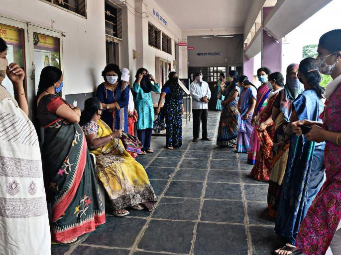 CoronaVirus: Confusion at the beginning of the academic year, teachers returned to school: School will be closed until further notice | CoronaVirus : शैक्षणिक वर्षाच्या सुरूवातीलाच गोंधळ, शाळेत आलेले शिक्षक परत गेले CoronaVirus: Confusion at the beginning of the academic year, teachers returned to school: School will be closed until further notice | CoronaVirus : शैक्षणिक वर्षाच्या सुरूवातीलाच गोंधळ, शाळेत आलेले शिक्षक परत गेले