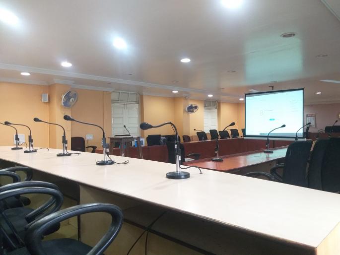 corona virus: Zilla Parishad commotion subsided, others were barred from entering | corona virus : जिल्हा परिषदेतील वर्दळ थंडावली, इतरांना प्रवेशबंदी केल्याचा परिणाम corona virus: Zilla Parishad commotion subsided, others were barred from entering | corona virus : जिल्हा परिषदेतील वर्दळ थंडावली, इतरांना प्रवेशबंदी केल्याचा परिणाम