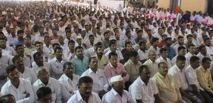 Gokul's meeting will get stuck in a debate | ‘गोकुळ’ची सभा वादात अडकणार Gokul's meeting will get stuck in a debate | ‘गोकुळ’ची सभा वादात अडकणार