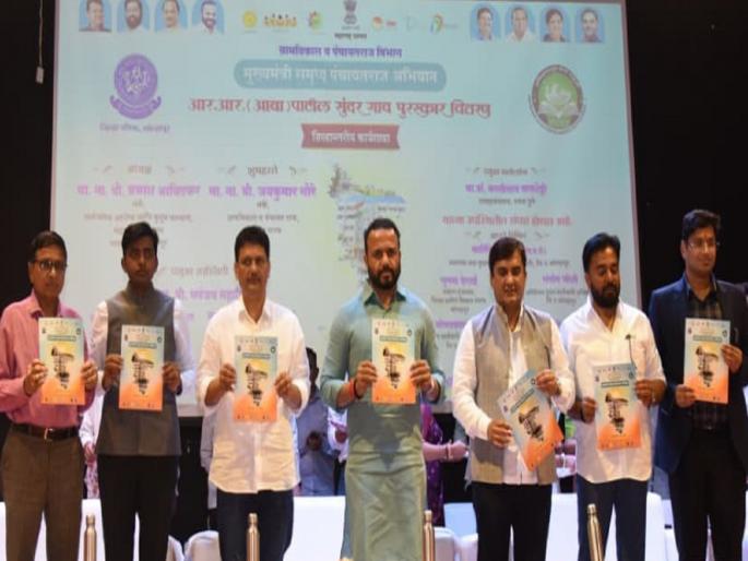 Get to work for the village an emotional appeal from the Rural Development Minister | पक्ष, राजकारण बघू नका; ढिलं पडू नका, गावासाठी कामाला लागा, ग्रामविकासमंत्र्यांचे भावनिक आवाहन