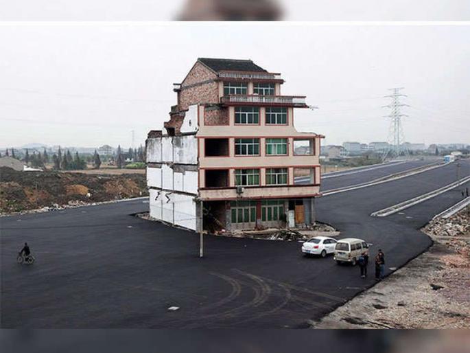 weird roads around world and china | हट्टी मालकांसमोर हार मानून सरकारने बांधले असे विचित्र रस्ते  weird roads around world and china | हट्टी मालकांसमोर हार मानून सरकारने बांधले असे विचित्र रस्ते