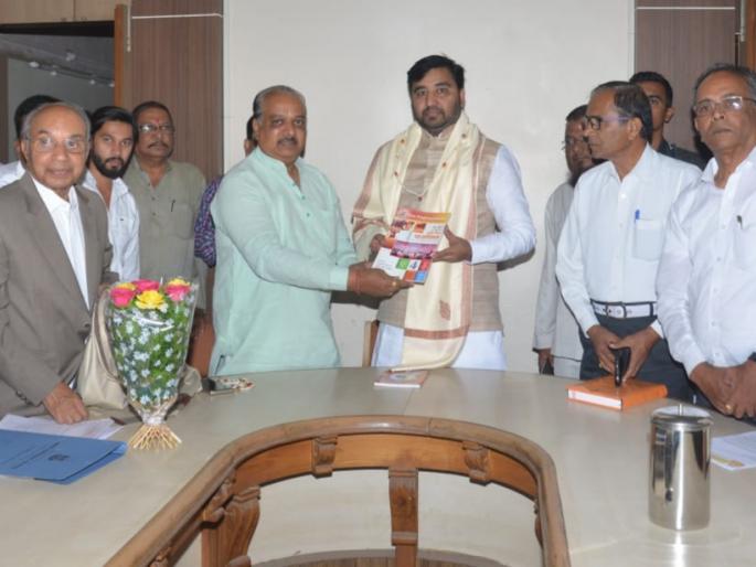 Kolhapur: Let the questions of Jain community's educational institutions be addressed: Arafat Sheikh; Representation submission | कोल्हापूर : जैन समाजाच्या शिक्षणसंस्थांचे प्रश्न मार्गी लावू : अराफत शेख; निवेदन सादर