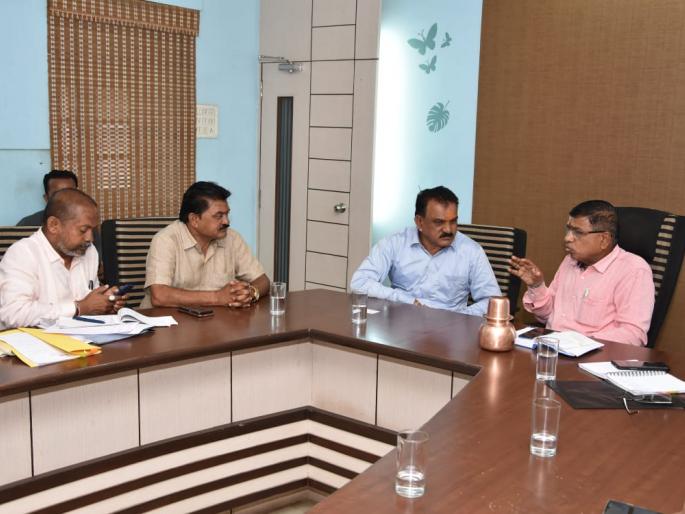 The funding for road works will not be reduced | रस्त्यांच्या कामासाठी निधी कमी पडून देणार नाही The funding for road works will not be reduced | रस्त्यांच्या कामासाठी निधी कमी पडून देणार नाही