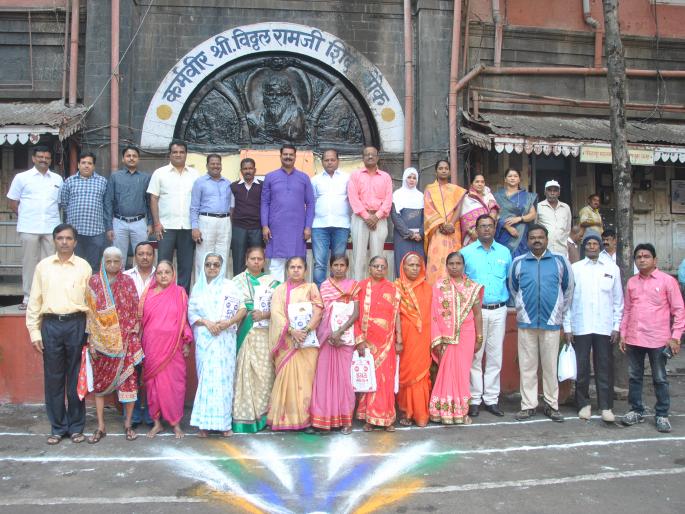 Kolhapur Municipal Corporation's 45th Anniversary only formalities, many corporators, officials, Dandi | कोल्हापूर महानगरपालिकेचा ४५ व्या वर्धापन दिनाची केवळ औपचारिकता, अनेक नगरसेवक, अधिकाऱ्यांची दांडी Kolhapur Municipal Corporation's 45th Anniversary only formalities, many corporators, officials, Dandi | कोल्हापूर महानगरपालिकेचा ४५ व्या वर्धापन दिनाची केवळ औपचारिकता, अनेक नगरसेवक, अधिकाऱ्यांची दांडी