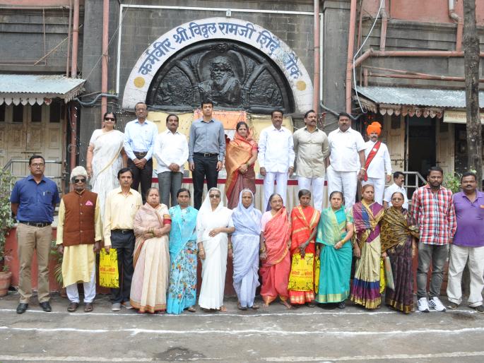 Flag hoisting during the 46th anniversary of Kolhapur Municipal Corporation | कोल्हापूर महापालिकेच्या ४६ व्या वर्धापनदिनानिमित्त ध्वजारोहण Flag hoisting during the 46th anniversary of Kolhapur Municipal Corporation | कोल्हापूर महापालिकेच्या ४६ व्या वर्धापनदिनानिमित्त ध्वजारोहण