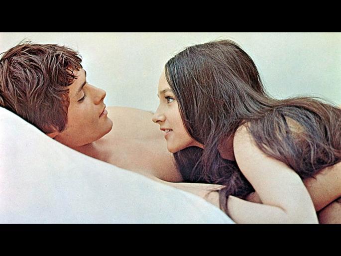 Romeo and Juliet Hollywood movie actors move to court after 50 years on nude scenes | न्यूड सीनवरून 50 वर्षांनंतर वाद, कलाकारांना मिळणार 41 अब्ज रूपये नुकसान भरपाई? Romeo and Juliet Hollywood movie actors move to court after 50 years on nude scenes | न्यूड सीनवरून 50 वर्षांनंतर वाद, कलाकारांना मिळणार 41 अब्ज रूपये नुकसान भरपाई?