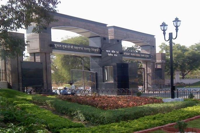 Nagpur University; The next day the test train was on track | नागपूर विद्यापीठ; दुसऱ्या दिवशी परीक्षांची गाडी रुळावर