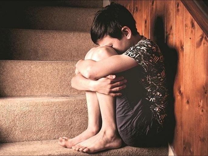 Thane : 13 years old child committed suicide after troubled by short hair cutting jumped from 16th floor | केस बारीक कापले म्हणून लहान भावाला आला राग, 16व्या मजल्यावरून उडी मारून दिला जीव Thane : 13 years old child committed suicide after troubled by short hair cutting jumped from 16th floor | केस बारीक कापले म्हणून लहान भावाला आला राग, 16व्या मजल्यावरून उडी मारून दिला जीव