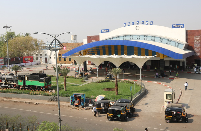 Name the Solapur railway station after Siddheshwar; Demand of Mahaswamy in Lok Sabha | सोलापूर रेल्वे स्थानकास सिद्धेश्वरांचे नाव द्या; महास्वामींची लोकसभेत मागणी Name the Solapur railway station after Siddheshwar; Demand of Mahaswamy in Lok Sabha | सोलापूर रेल्वे स्थानकास सिद्धेश्वरांचे नाव द्या; महास्वामींची लोकसभेत मागणी