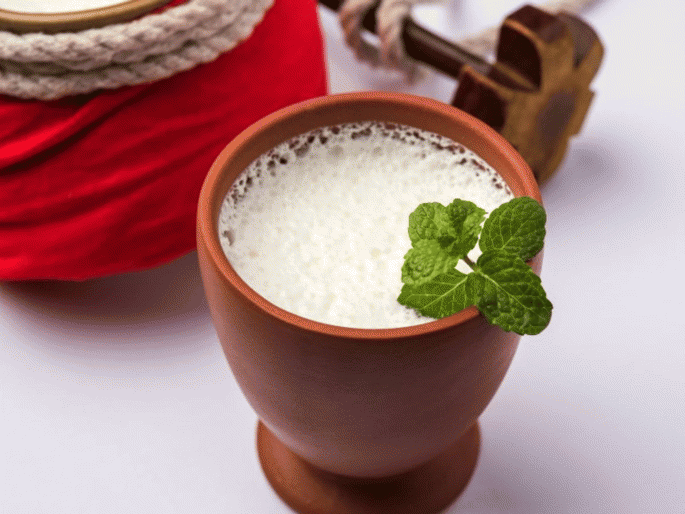 Drinking sweet lassi in summer makes bones strong | उन्हाळ्यात लस्सी पिण्याचे मिळतात एकापेक्षा एक फायदे, वाचून व्हाल अवाक्... Drinking sweet lassi in summer makes bones strong | उन्हाळ्यात लस्सी पिण्याचे मिळतात एकापेक्षा एक फायदे, वाचून व्हाल अवाक्...