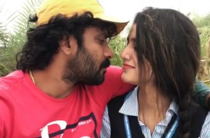 priya prakash varrier liplock prank video trends | कलिजा खल्लास करणा-या प्रिया प्रकाशचा लिपलॉक व्हिडीओ, पाहून व्हाल लोटपोट