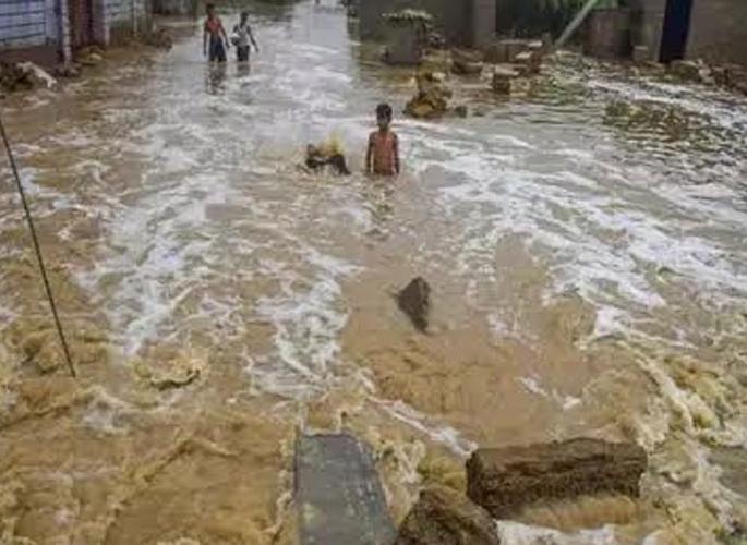 Pakistan Flows Dirty Water In Sutlej At Punjab Many Villeges Affecte | पाकच्या नापाक कुरापती! भारतीयांना नुकसान पोहचविण्यासाठी सतलज नदीत सोडलं दूषित पाणी Pakistan Flows Dirty Water In Sutlej At Punjab Many Villeges Affecte | पाकच्या नापाक कुरापती! भारतीयांना नुकसान पोहचविण्यासाठी सतलज नदीत सोडलं दूषित पाणी