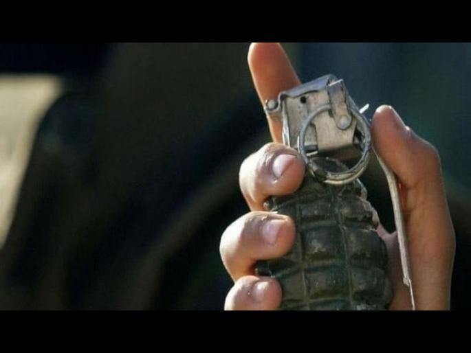 House decoration with live grenade bomb by man in Britain shocked neighbors | ग्रेनेड बॉम्बने सजवलं पूर्ण घर, बघून शेजारी पळाले; माथेफिरूचा खतरनाक कारनामा House decoration with live grenade bomb by man in Britain shocked neighbors | ग्रेनेड बॉम्बने सजवलं पूर्ण घर, बघून शेजारी पळाले; माथेफिरूचा खतरनाक कारनामा