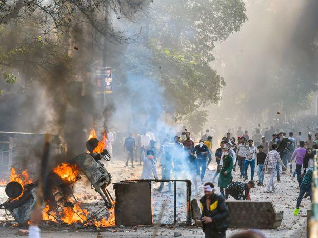 Delhi Violence: Violence has spread in all parts of north-east Delhi; But the New Jafarabad Colony was safe pnm | Delhi Violence: ईशान्य दिल्लीत सर्व भागात हिंसाचार घडला; पण न्यू जाफराबाद कॉलनी सुरक्षित राहिली, कारण... Delhi Violence: Violence has spread in all parts of north-east Delhi; But the New Jafarabad Colony was safe pnm | Delhi Violence: ईशान्य दिल्लीत सर्व भागात हिंसाचार घडला; पण न्यू जाफराबाद कॉलनी सुरक्षित राहिली, कारण...