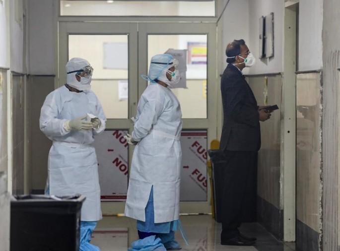 Corona Virus: Search for 'those' 40 tourists arriving with corona patients in Pune pnm | Corona Virus: पुण्यातील कोरोनाग्रस्त रुग्णांसोबत आलेल्या 'त्या' ४० पर्यटकांचा घेणार शोध; राज्यात सतर्कता Corona Virus: Search for 'those' 40 tourists arriving with corona patients in Pune pnm | Corona Virus: पुण्यातील कोरोनाग्रस्त रुग्णांसोबत आलेल्या 'त्या' ४० पर्यटकांचा घेणार शोध; राज्यात सतर्कता