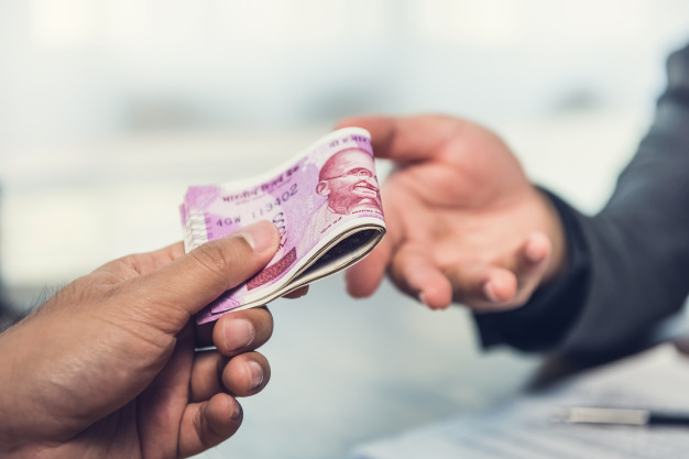 Commissioner withholds salaries of 98 employees; Warning of trade union movement | आयुक्तांनी रोखले 98 कर्मचाऱ्यांचे वेतन; कामगार संघटनेचा आंदोलनाचा इशारा Commissioner withholds salaries of 98 employees; Warning of trade union movement | आयुक्तांनी रोखले 98 कर्मचाऱ्यांचे वेतन; कामगार संघटनेचा आंदोलनाचा इशारा