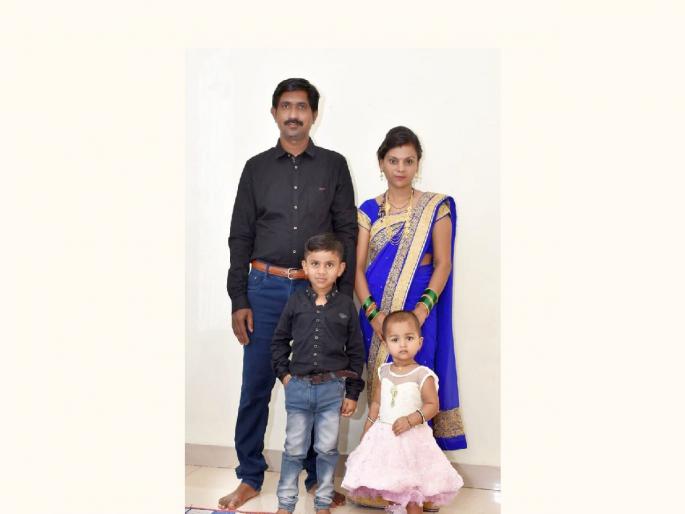 Father Poisoned Two Children And Strangled Them in chandrapur district | दोन चिमुकल्या भावंडांचा घरातच संशयास्पद मृत्यू, घटनेनंतर बाप फरार Father Poisoned Two Children And Strangled Them in chandrapur district | दोन चिमुकल्या भावंडांचा घरातच संशयास्पद मृत्यू, घटनेनंतर बाप फरार