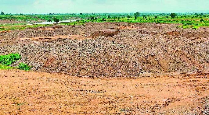 Illegal excavations in Tapi river basin | तापी नदीपात्रात अवैध उत्खनन जोरात Illegal excavations in Tapi river basin | तापी नदीपात्रात अवैध उत्खनन जोरात