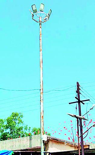 Even after spending millions, the village is still in the dark | लाखोंचा खर्च करूनही गाव अंधारातच Even after spending millions, the village is still in the dark | लाखोंचा खर्च करूनही गाव अंधारातच