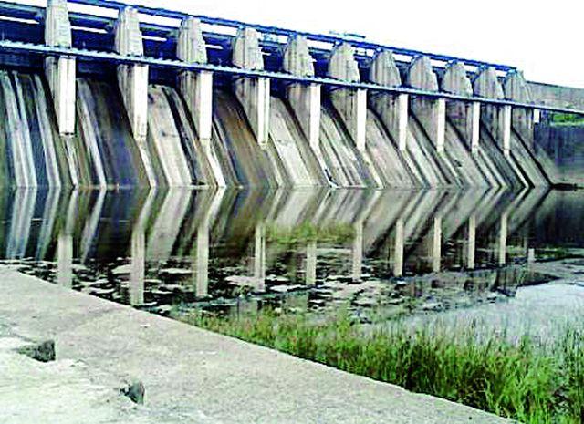 Only 26 percent water stock in Upper Wardha | अप्पर वर्धात केवळ २६ टक्के जलसाठा Only 26 percent water stock in Upper Wardha | अप्पर वर्धात केवळ २६ टक्के जलसाठा