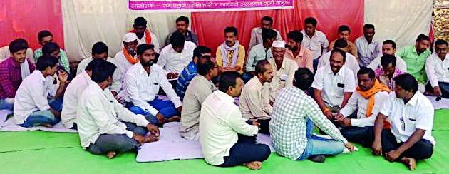 Eclipse against the Market Committee Elgar | बाजार समितीविरोधात प्रहारचा एल्गार Eclipse against the Market Committee Elgar | बाजार समितीविरोधात प्रहारचा एल्गार