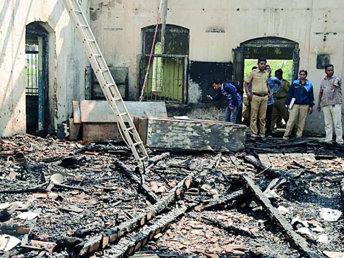 Red school fire brigade? | लाल शाळेच्या आगीला घातपाताची किनार? Red school fire brigade? | लाल शाळेच्या आगीला घातपाताची किनार?