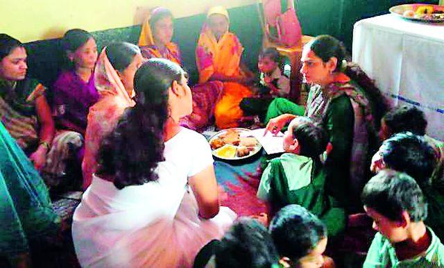 Ramlya CEO with malnourished children | कुपोषित बालकांसोबत रमल्या सीईओ