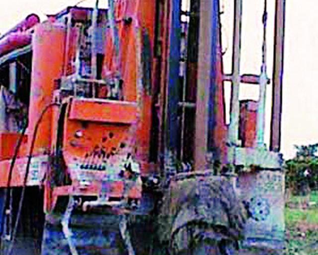 Water drop on two and a half feet | अडीचशे फुटांवरही सापडेना पाण्याचा थेंब