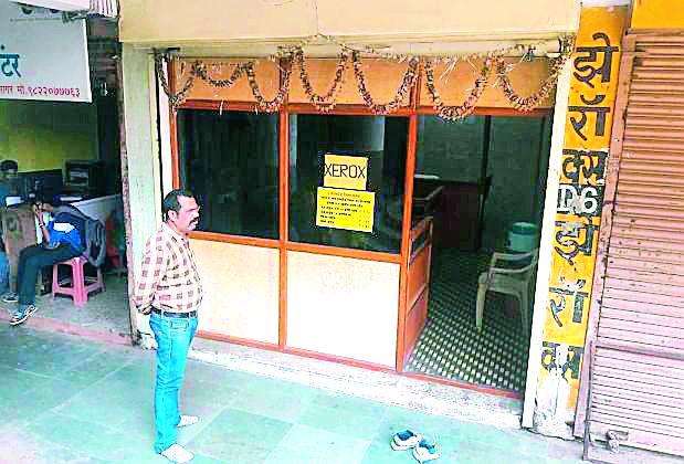 Try to break the shop in the municipal business complex | नगरपालिकेच्या व्यापारी संकुलातील दुकान फोडण्याचा प्रयत्न Try to break the shop in the municipal business complex | नगरपालिकेच्या व्यापारी संकुलातील दुकान फोडण्याचा प्रयत्न