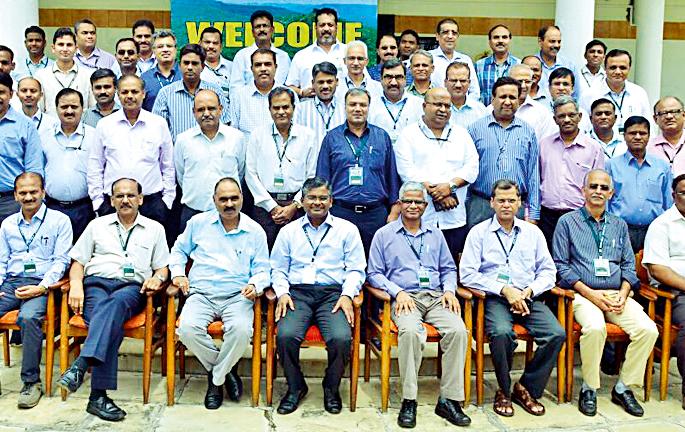 Senior superintendent council begins | वरिष्ठ वनाधिकारी परिषदेला थाटात प्रारंभ