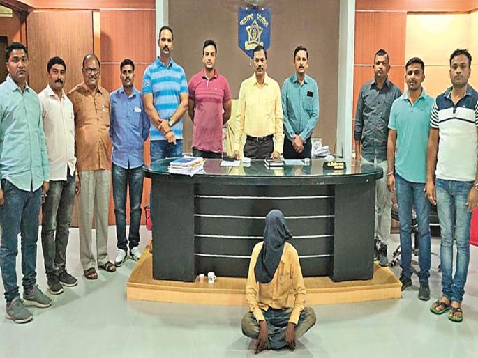 Former soldier's house breaker Mithun Gazaad | माजी सैनिकाचे घर फोडणारा मिथून गजाआड Former soldier's house breaker Mithun Gazaad | माजी सैनिकाचे घर फोडणारा मिथून गजाआड