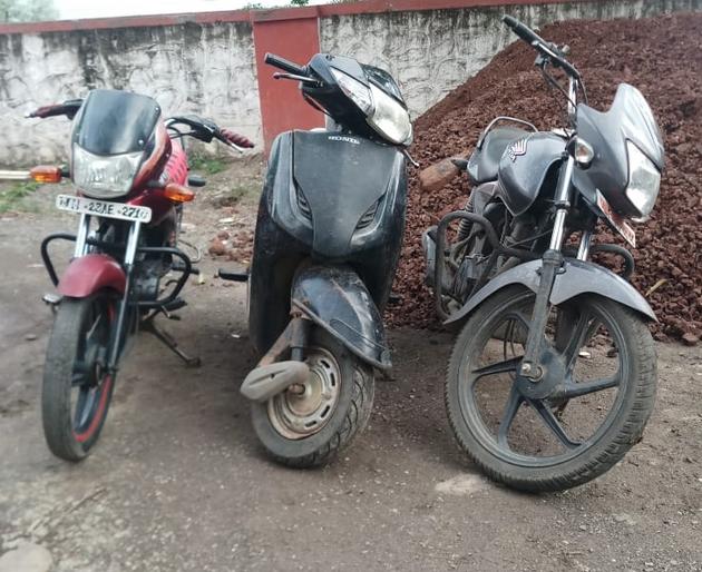 Four beggars in beta before throwing a robbery in Beed | बीडमध्ये दरोडा टाकण्याआधीच चौघांच्या हाती बेड्या ! Four beggars in beta before throwing a robbery in Beed | बीडमध्ये दरोडा टाकण्याआधीच चौघांच्या हाती बेड्या !